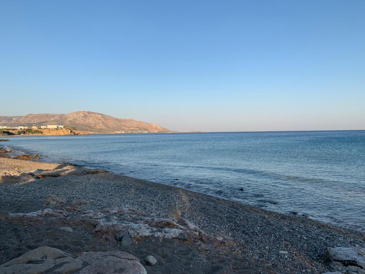 Blue Sea Villa & Apartments Makrýgialos Exterior foto